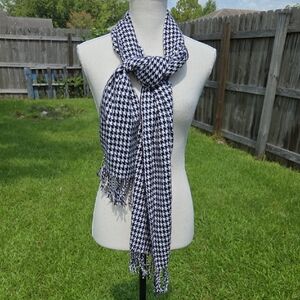 2 Houndstooth Scarves